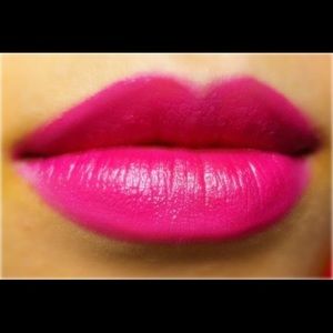 MAC Amplified Lipstick Girl About Town